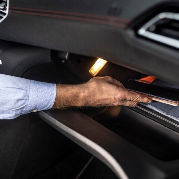 gsm in handschoenkastje