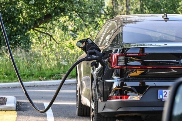 elektrische auto aan laadpaal