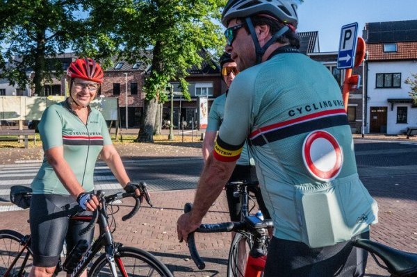 wegkapiteins met bordje