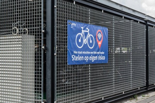 diefstalpreventie: lokfiets met gps-tracker aan station