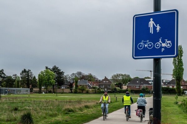 Fietsers op een voorbehouden weg